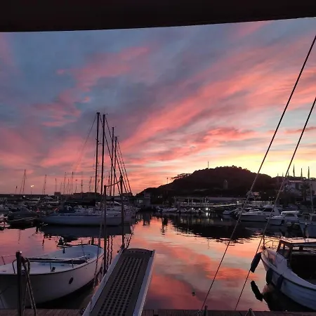 ספינת מלון Boat & Breakfast Lucretia, Luxury Yacht ארבאטקס