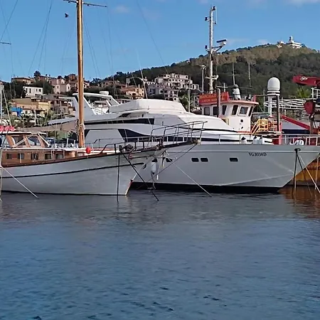 Botel Boat & Breakfast Lucretia, Luxury Yacht *