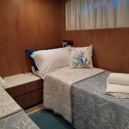 Boat&breakfast Lucretia, Luxury Yacht Botel Àrbatax