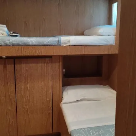 Boat & Breakfast Lucretia, Luxury Yacht