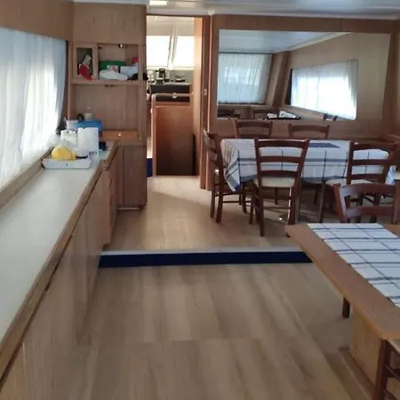 Boat & Breakfast Lucretia, Luxury Yacht