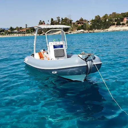 Boat & Breakfast Lucretia, Luxury Yacht Àrbatax